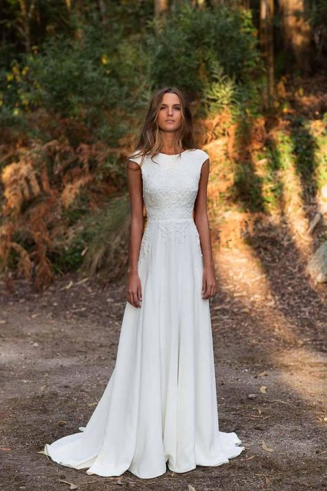 4122cb13c7a474c1976c9706ae36521d Boho Styl, Rustic Wedding Dresses, Bohemian Wedding Dress, Modest Wedding, Modest Wedding Dresses, Wedding Dress Inspiration, White Wedding Dresses, Bohemian Wedding, Wedding Dresses Simple