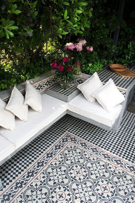 Outdoor Floor Tile Design, Moroccan Outdoor Patio, Moroccan Courtyard, Outdoor Tile Patio, Moroccan Garden, Tile Design Ideas, Terrace Tiles, Terrace Floor, Garden Tiles