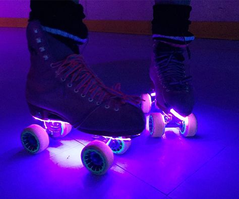 Roller Skates Lights :: CoolShitiBuy.com Girls Roller Skates, Roller Skating Party, Roller Skate Shoes, Mode Kawaii, Roller Rink, Derby Girl, Roller Disco, Roller Skaters, Skate Girl