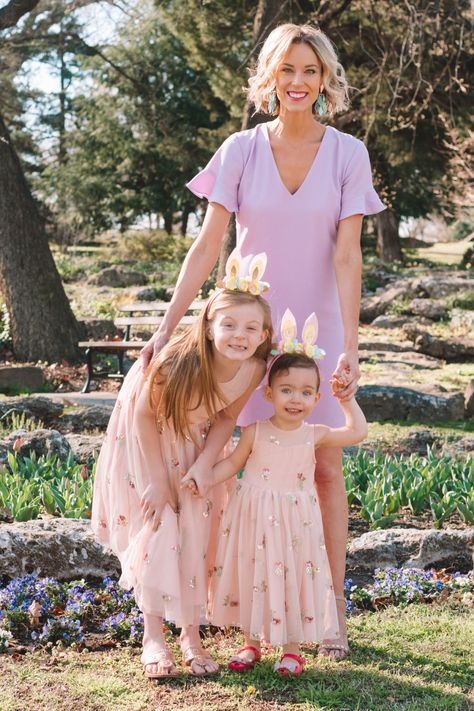 Easter outfit ideas for the whole family, girls matching dresses for Easter, mother daughter Easter outfits #easteroutfit #easterdress #easter Easter Family Outfits, Easter Outfit Ideas, Cute Easter Outfits, Girls Matching Dresses, Easter Photoshoot, Easter Outfit For Girls, 2015 Outfits, Easter Inspiration, About Easter