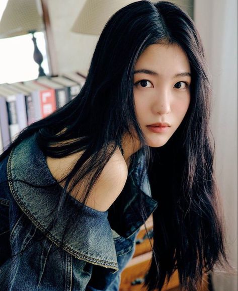 Shin Ye Eun, Photoshoot Pics, Korean Actresses, Korean Actress, Asian Actors, Model Hair, Korean Actors, Celebrities Female, Korean Girl