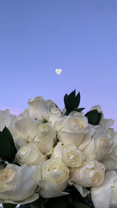 Luxury Flower Bouquets, Fairy Wallpaper, Rose Flower Wallpaper, Vintage Flowers Wallpaper, Alone Photography, Flower Iphone Wallpaper, Nothing But Flowers, Flower Therapy, Beautiful Bouquet Of Flowers