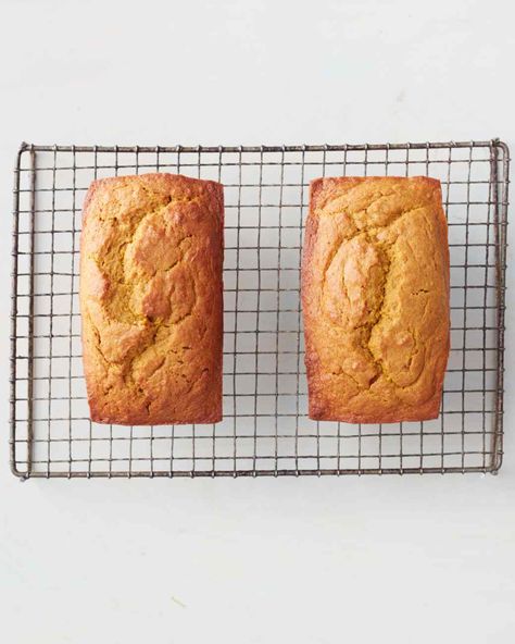 Pumpkin Bread, 1c brown sugar, 1c white sugar. Opposed to the better homes 3c sugar version Pumpkin Loaf, Recipe Pumpkin, Pumpkin Scones, Fall Snacks, Pumpkin Bread Recipe, Pumpkin Flavor, Best Pumpkin, Delicious Pumpkin, Homemade Pumpkin