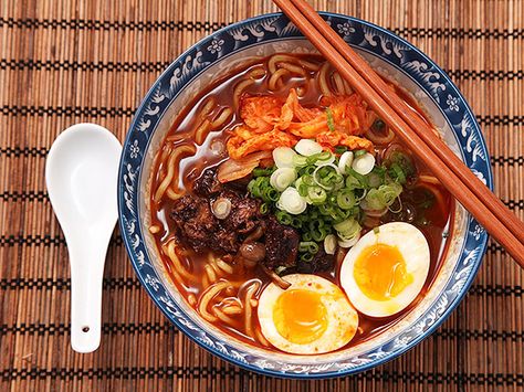 Homemade Shin Cup-Style Spicy Korean Ramyun Beef Noodle Soup Recipe | Serious Eats Spicy Korean Beef, Kimchi Chicken, Koreansk Mad, Bowl Of Ramen, Beef Noodle Soup, Spicy Korean, Korean Beef, Food Lab, 17 Kpop