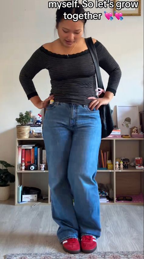 Low Waist Jeans Outfit Plus Size, Plus Size Outfit Inspo Winter, Plus Size Low Rise Jeans, Low Rise Jeans Plus Size, Low Rise Jeans Outfit Winter, Low Rise Plus Size, Low Rise Jeans Outfit Aesthetic, Midsize Jeans, Medium Size Body Outfits