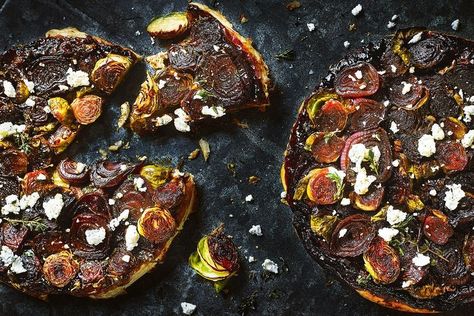 Deep, dark and incredibly delicious, this tarte tatin takes these everyday vegetables to the next level. Onion Tarte Tatin Jamie Oliver, Onion Tarte Tatin, Onion Tarte, Tarte Tatin Recipe, Roasted Sprouts, Rich Food, Red Onion Salad, Slow Cooked Lamb, Jamie Oliver Recipes