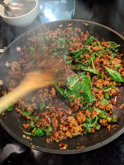 Thai Basil Pork, Basil Pork, Pork With Rice, Pad Kra Pao, Pao Recipe, Pork Mince Recipes, Ground Pork Recipes, Thai Recipe, Basil Recipes