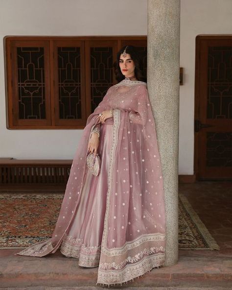 Pink Desi Clothes, Faiza Saqlain Dresses, Classic Lehenga, Faiza Saqlain, Tissue Dupatta, Sheer Dupatta, Dupatta Designs, Seashell Pink, Pink Dupatta