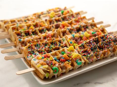 Waffle Pops Ideas, Waffle Pops Recipe, Waffle Truck Ideas, Cereal Waffles, Waffle Desserts, Quinoa Chips, Waffle Pops, Food Network Recipes Pioneer Woman, White Chocolate Coconut