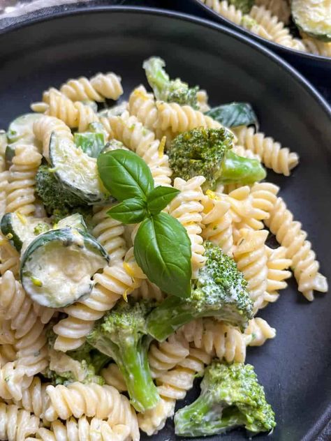 Broccoli Zucchini Pasta, Zucchini Pasta Salad, Zucchini Pasta Recipes, Courgette Pasta, Broccoli Pasta Recipe, Creamy Pasta Recipes, Broccoli Pasta, Broccoli Cauliflower, Grilled Zucchini