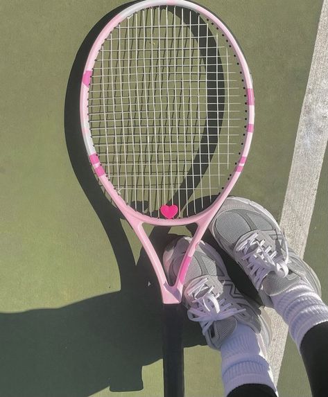 Mode Tennis, Tennis Lifestyle, Tennis Pictures, Pilates Outfit, Tennis Aesthetic, Tennis Life, Sports Aesthetic, Pink Aura, Tennis Fashion