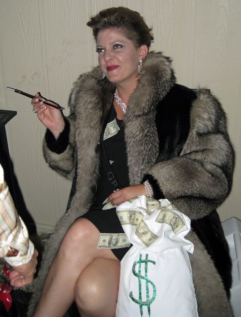 West African Party Theme | Murder Mystery Games | www.bepartofthemystery.com | https://www.etsy.com/shop/MurderMystery101 Rich Wife Costume, Millionaire Costume Ideas, Money Costume Ideas, Money Costume Women, Rich Person Costume, Mob Wife Halloween Costume, Bag Of Money Costume, Old Money Costume, Millionaire Costume