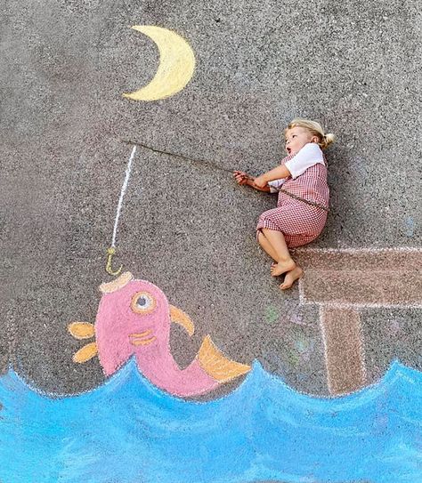 30 Pics Of A Family That Uses Chalk Art To Go On Adventures During The Lockdown Sidewalk Chalk Pictures, Chalk Art Christmas, Sidewalk Chalk Photos, Chalk Photography, Chalk Pictures, Chalk Photos, Chalk Activities, Fun Chalk Art, Sidewalk Chalk Art