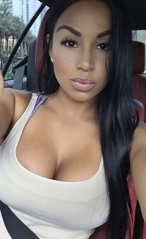 Dolly Castro, Cute Brunette, Some Girls, Beauty Videos, These Girls, Eye Candy, Hair Hair, How To Look Better, A Woman