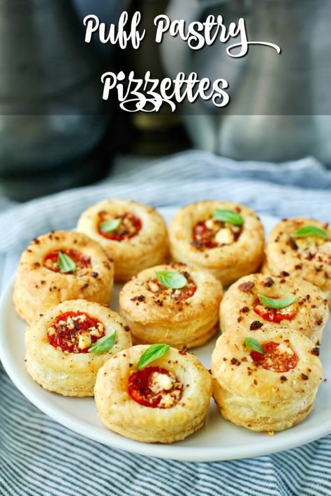 Puff Pastry Tomato, Savoury Pastry Recipe, Tomato And Goat Cheese, Pastry Bites, Easy Pastry Recipes, Hors Doeuvres, Homemade Appetizer, Pastry Appetizer, Puff Pastries