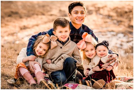 5 Sibling Photography Picture Poses, Family Photos With 5 Children, 5 Siblings Photography Poses, Grandchildren Photo Shoot, 5 Siblings Picture Ideas, 5 Kids Photoshoot, Grandkid Photo Shoot Ideas, 5 Sibling Photography, 5 Kids Family