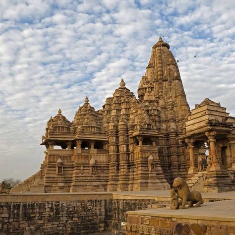 Khujrao Temple, Nagara Style Temple Architecture, Madhya Pradesh Aesthetic, Bio Inspiration, Khajuraho Temple, Hindu Temples, Jain Temple, Temple Architecture, Egypt History