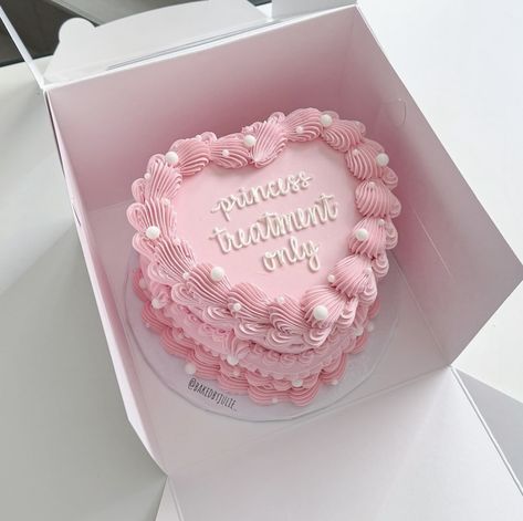 Birthday Cake Lettering, 77 Birthday Cake, Pink Heart Cake Birthday, Libra Cake Ideas, Birthday Cake Ideas Pink, Libra Cake, Birthday Cake For Women Simple, Pink Birthday Decorations, Girly Birthday Cakes