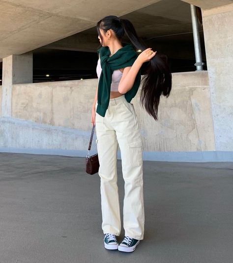 BREANNA QUAN (@breannaquan.xo) • Instagram photos and videos Breanna Quan, Modest Fashion Casual, Minimal Chic Outfit, Tennis Skirt Black, Girls Spring Outfits, University Outfit, Green Converse, Stunning Outfits, Minimal Chic