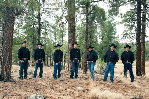 Western Wedding Groomsmen Attire, Western Wedding Groomsmen, Groomsmen Jeans, Country Wedding Groomsmen, Jeans Wedding, Wedding Groomsmen Attire, Black Cowboy Hat, Groomsmen Outfits, Black Cowboys