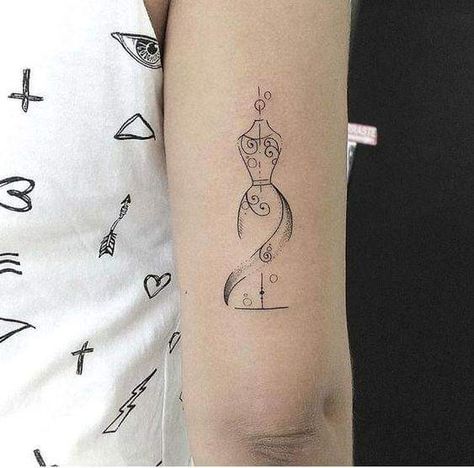 Tattoo For Fashion Designer, Tattoo Fashion Designer, Sewing Tattoo Ideas, Mannequin Tattoo, Sewing Tattoo, Sewing Tattoos, Taboo Tattoo, Mommy Tattoos, Doodle Tattoo