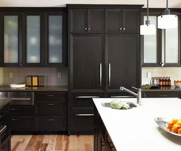 Black kitchen cabinets are unexpected and create a modern, sophisticated look. I love the frosted glass panel inserts because it's not only stylish but it hides clutter too! Kitchen Bright, Stained Cabinets, Ceramic Backsplash, Island Countertop, Glass Kitchen Cabinets, Kitchen Cabinets Pictures, White Island, Update Cabinets, Best Kitchen Cabinets