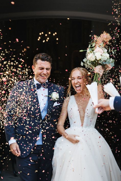 Wedding confetti, confetti for the wedding, confetti after church, confetti church ceremony, confetti cones, wedding cones Ceremony Confetti, Eva Lendel Wedding Dresses, Wedding Cones, Eva Lendel, Confetti Cones, Church Weddings, Wedding Portrait Poses, Wedding Spain, Wedding Church