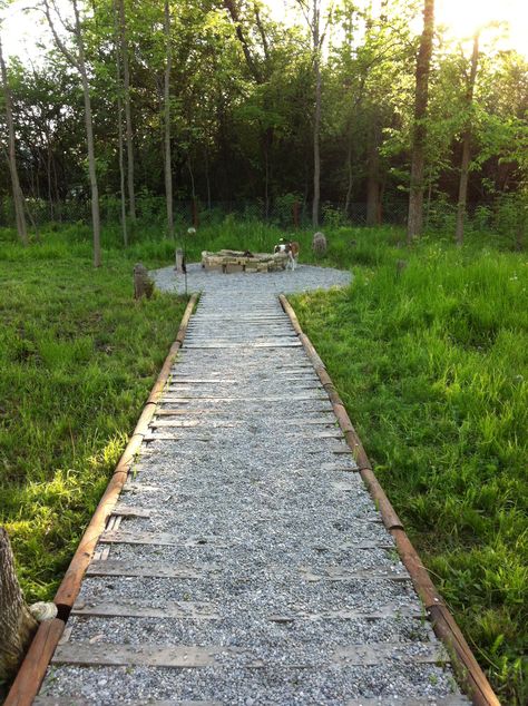 Pallet walkway - used old pallets (free) and filled them with pea gravel ($150) and then framed them with old landscape timbers (also free) Pool Walkway, Pallet Walkway, Side Gardens, Geo Dome, Garden Walkways, Outdoor Reading Nooks, Gravel Walkway, Wood Walkway, Shed With Porch