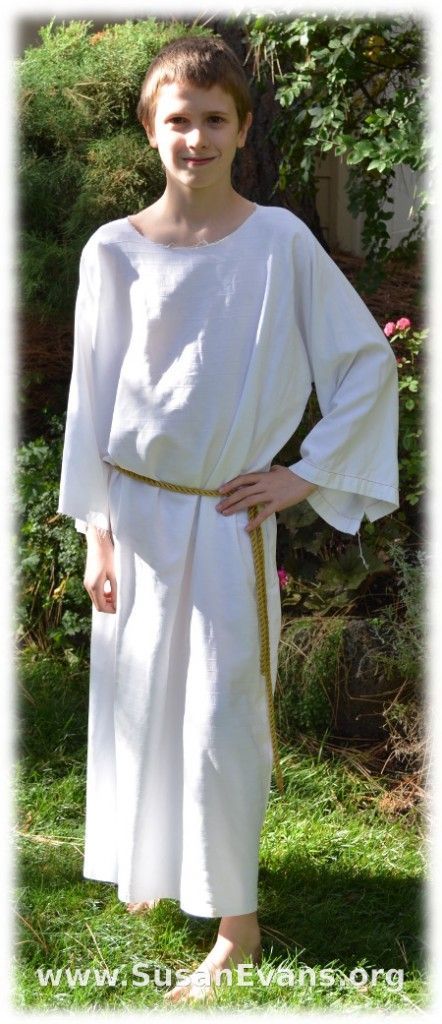 Here is a short video demonstrating how to make a Bible costume in five minutes with no sewing. Costumes For School, Jesus Costume, Bible Clothing, Christmas Costumes Diy, Shepherd Costume, Biblical Clothing, Mary Costume, Saint Costume, Christmas Costumes Women