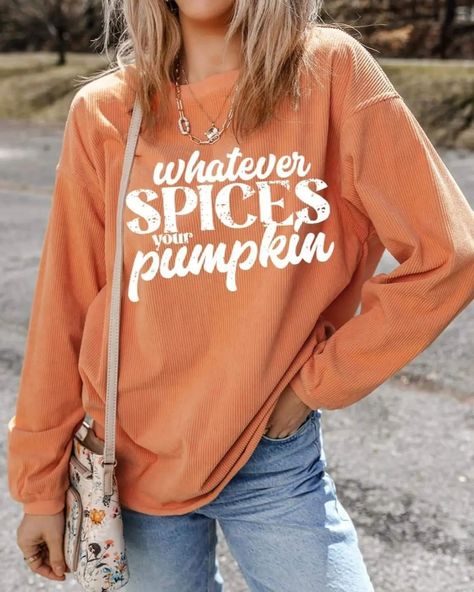 🍂 Your Perfect Task for Fall? Finding the Coziest Layers! 🍂 #cozy #boutique #boutiqueshopping #fallfashion #pumpkinspice Pumpkin Graphic, Oversize Sweatshirt, Pumpkin Sweatshirts, Halloween Sweatshirt, Long Sleeve Sweatshirt, Vibrant Orange, Oversized Sweatshirt, Casual Look, Basic Style