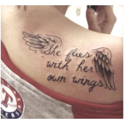 When my grandma died, I wanted a tattoo describing her. And she defiantly has wings now, so she can fly with her love, best friend, siblings, parents, kids and await her beloved kiddos down here.<3 Wing Tattoos On Back, Simple Tattoo Designs, Wing Tattoo, Simple Tattoo, Wings Tattoo, Feather Tattoos, Angel Tattoo, Piercing Tattoo, Love Tattoos