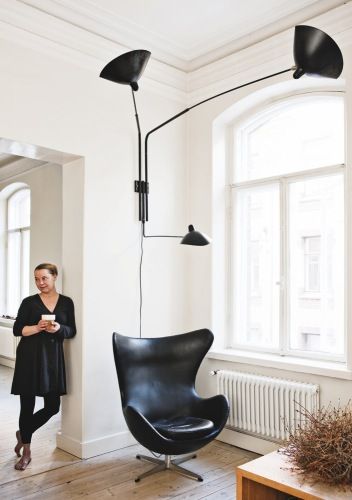 . Serge Mouille, Metal Wall Lamp, Deco Luminaire, Wall Lamp Design, Black Chair, Design Del Prodotto, Egg Chair, Küchen Design, White Interior