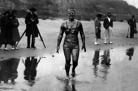 Gertrude Ederle after being first woman to swim English Channel 1926 Gertrude Ederle, English Channel, Amelia Earhart, Female Hero, Brave Women, Foto Vintage, Great Women, Badass Women, Photos Of Women