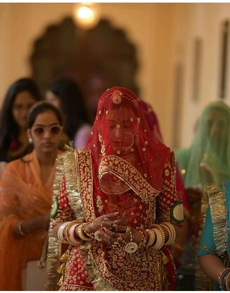 Rajasthani Suit, Bride Wedding Suit, Rajput Bride, Culture Of Rajasthan, Rajasthani Wedding, Rajput Jewellery, Rajasthani Bride, Vintage Indian Jewelry, Classic Weddings