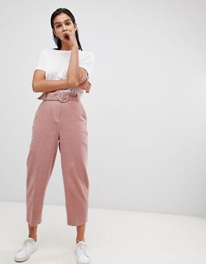 Carrot Pants Outfit, Peg Trousers, Fashion Capsule Wardrobe, Business Casual Work, Effortless Outfit, Asos Petite, Business Casual Outfits For Women, Business Casual Outfits For Work, Womens Business Casual