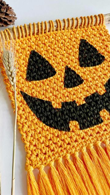 Crochet Fall Wall Hanging, Crochet Halloween Wall Hanging Pattern, Crochet Halloween Wall Hanging, Fall Crochet Tapestry, Crochet Halloween Tapestry, Thanksgiving Macrame, Crochet Tapestries, Crochet Seasonal, Halloween Macrame