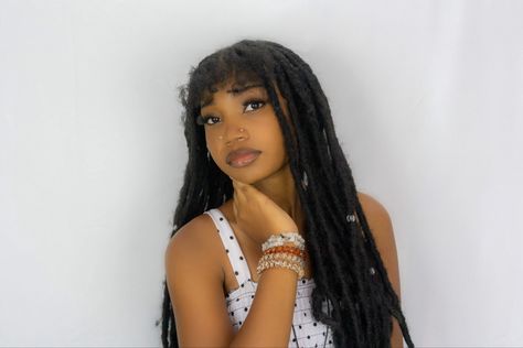 Locs With Loose Bangs, Butterfly Locs Layered, Faux Locs With Bangs Black Women, Golden Locs Black Women, Goddess Faux Locs With Bangs, Locs And Bangs, Faux Loc Bangs, Boho Locs With Bangs, Dreads With Bangs Black Women