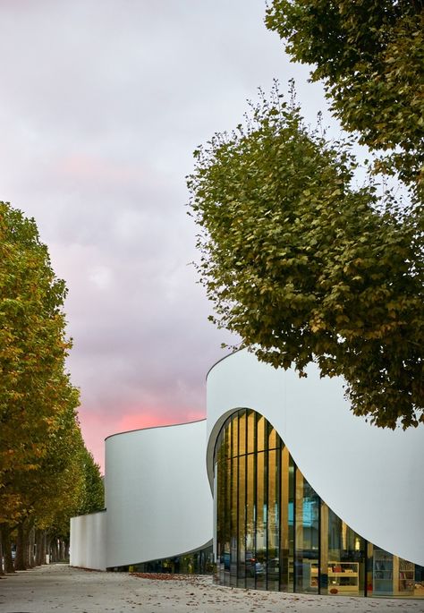 Gallery of Media Library [Third-Place] in Thionville / Dominique Coulon & associés - 23 Circular Building Facade, Circular Building Architecture, Library Exterior Design, Library Architecture Exterior, Architecture 101, Library Building, Circular Buildings, Exhibition Building, Kindergarten Design