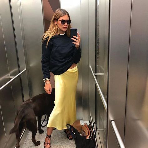 @majawyh in the always-sunny and selfie-ready Bar Silk Skirt in Popcorn Yellow. 🍿 #ANINEBINGMuse #ANINEBING Satin Skirt Street Style, Rock Outfit, Fashion Trends Winter, Autumn Street Style, Mode Inspo, Satin Skirt, 가을 패션, Looks Style, Mode Inspiration