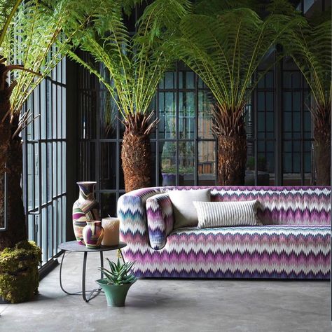 Bring home a blast of signature Missoni style with the Inntil Phrae Chevron sofa by @MissoniHome decked out in a classic print in… Textile Museum, Knitted Dresses, Missoni Home, Design Del Prodotto, Beautiful Living Rooms, Living Room Grey, Living Room Paint, Room Paint, Knitwear Design