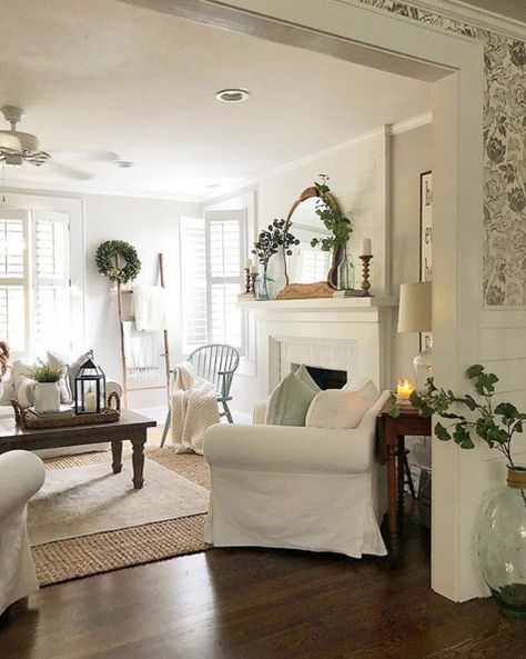 Fixer Upper Living Room, Yellow Farmhouse, Farmhouse Living Room Decor Ideas, Rustic Farmhouse Living Room, Fall Living Room Decor, Fall Living Room, Living Room Arrangements, Farmhouse Decor Living Room, Cottage Living