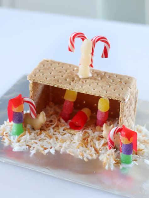 Nativity Scene For Kids, Gram Cracker, Graham Cracker House, Graham Cracker Gingerbread House, Christmas Trains, Easy Gingerbread House, Gram Crackers, Cracker House, Christmas Sunday School