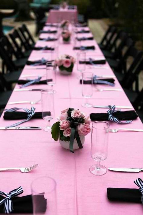 Pink and black is back Pink Birthday Parties, Wedding Table Decorations Pink, Wedding Table Pink, Pink Tablecloth, Simple Table Settings, Black Napkins, Pink Showers, Pink Napkins, Pink Birthday Party