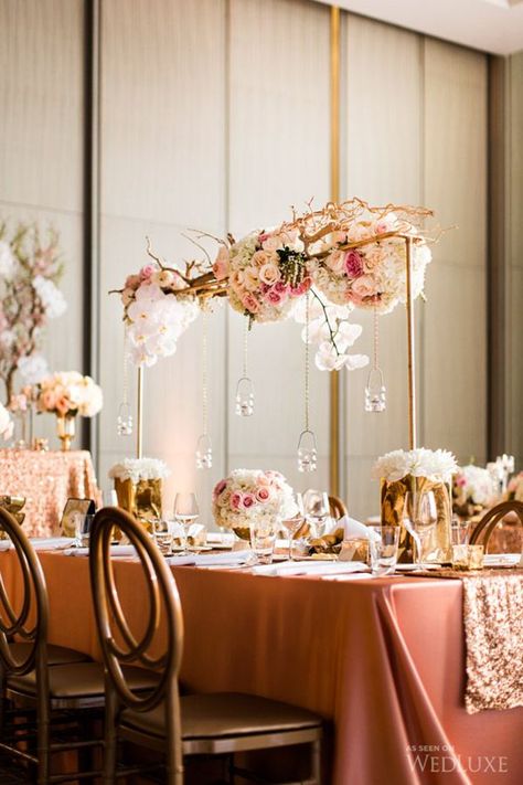 13 Photos That Prove You Need Hanging Centrepieces At Your Event Hanging Centerpiece, Romantic Wedding Centerpieces, Bright Wedding, Hanging Flowers, Mod Wedding, Deco Floral, Romantic Weddings, Place Settings, The Table