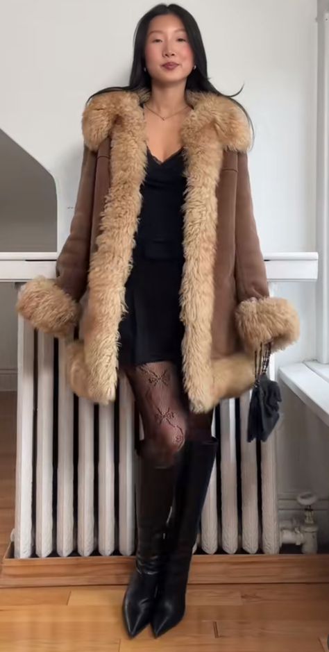 Fur Trim Outfit, Tan Coat Outfit, Coat With Fur Trim, Fur Coat Outfit, Fur Trim Coat, Coat With Fur, Tan Coat, Coat Outfit, Long Coat Women