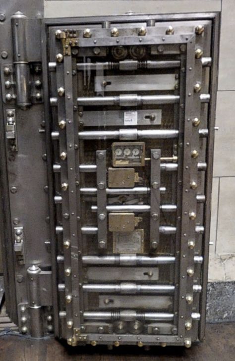 Defunct CIBC bank vault in Old Montreal Cibc Bank, Safe Room Doors, Bank Vault, Luxury Safe, Safe Door, Panic Rooms, Metal Doors Design, Cast Iron Doorstop, Safe Vault