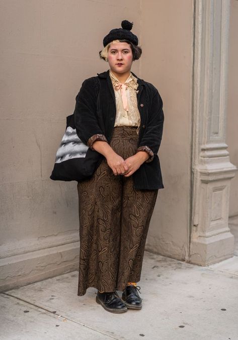 Nyc Looks, Hel Looks, Animal Print Blazer, Quirky Fashion, Black Beanie, Mode Inspo, Corduroy Jacket, Mode Inspiration, Vintage Silk