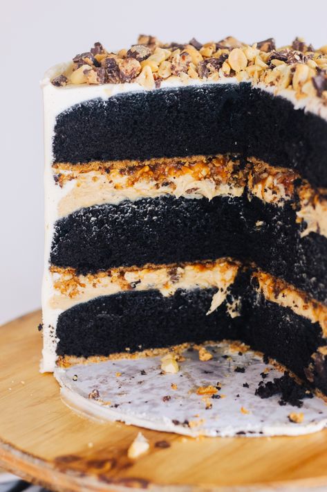 Chocolate Peanut Butter Crunch Cake, Peanut Butter Pie Cake, Chocolate Cake Peanut Butter Filling, Chocolate Pretzel Cake, Layered Cake Recipe With Filling, Crunch Cake Filling, Peanut Butter Filling For Cake, Chocolate Cake Filling Ideas, Peanut Butter Cake Filling