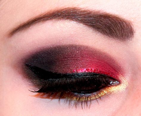 Jafar inspired eye makeup Jafar Makeup Female, Jafar Disneybound, Jafar Costume, Korean Makeup Look, Festival Ideas, Fun Makeup, Disney Makeup, Disney Bounding, Disney Ideas