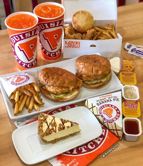 Popeyes has recently released a couple of new menu items! 🍗 @PopeyesLouisianaKitchen • The best thing here were the sandwiches, actually!… Popeyes Aesthetic, Popeyes Food, Popeyes Menu, Dr Food, Sandwich Menu, Banana Butter, Fast Food Places, Dream Food, Honey Sauce